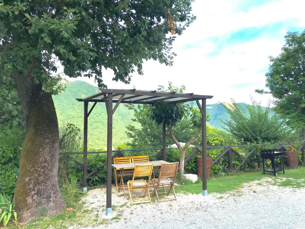 Casetta In Pietra Acqualagna Bagian luar foto